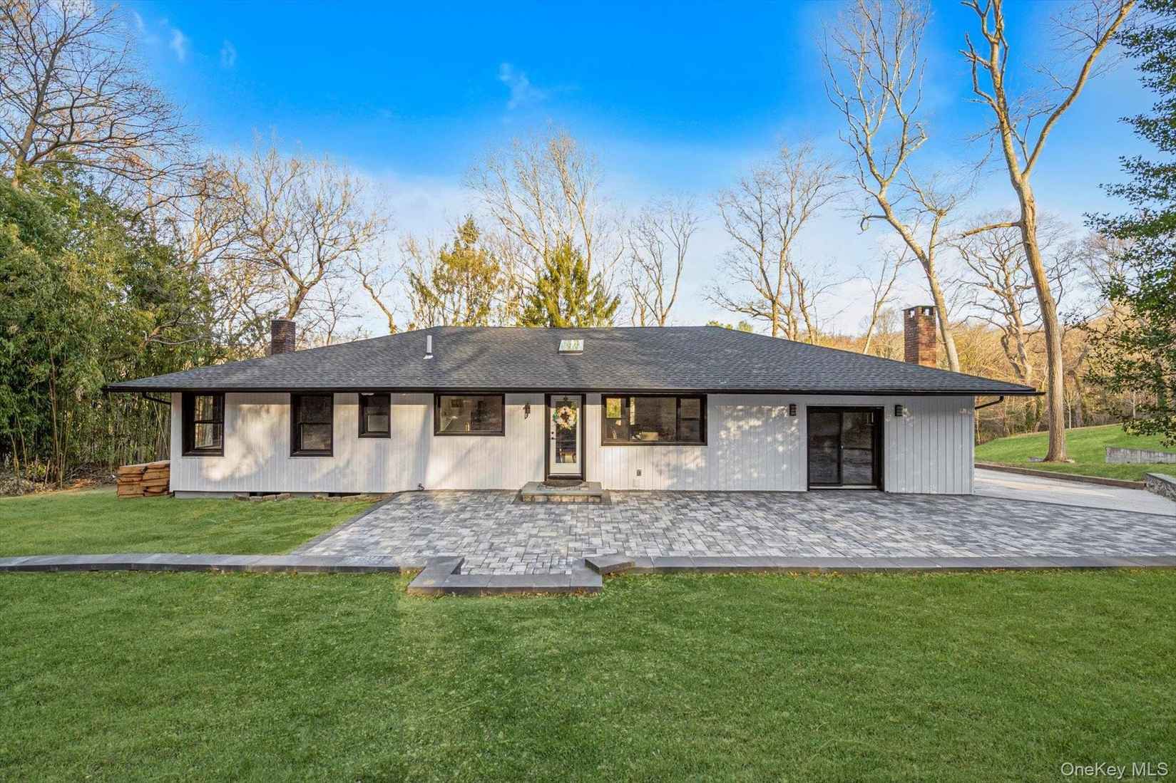 17 Woodbury Rd  