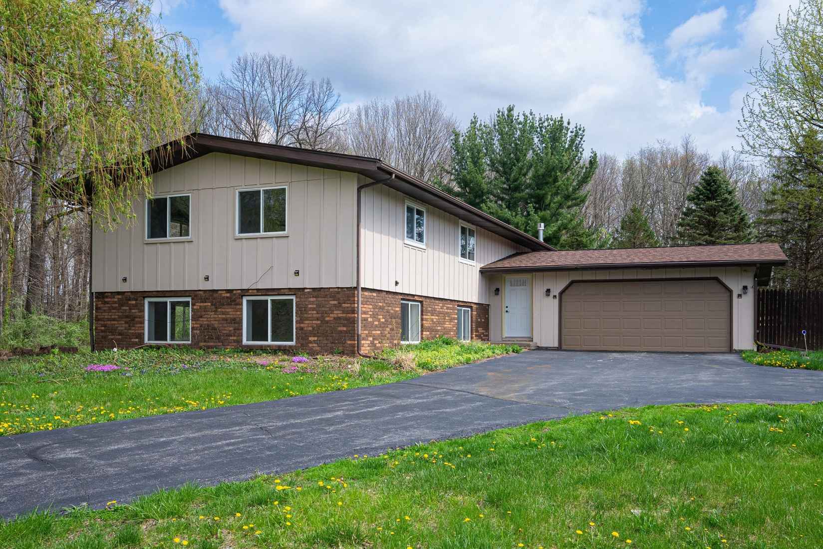 831 Opal Dr  