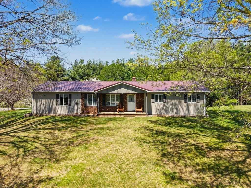 218 Grand Oaks Ln  