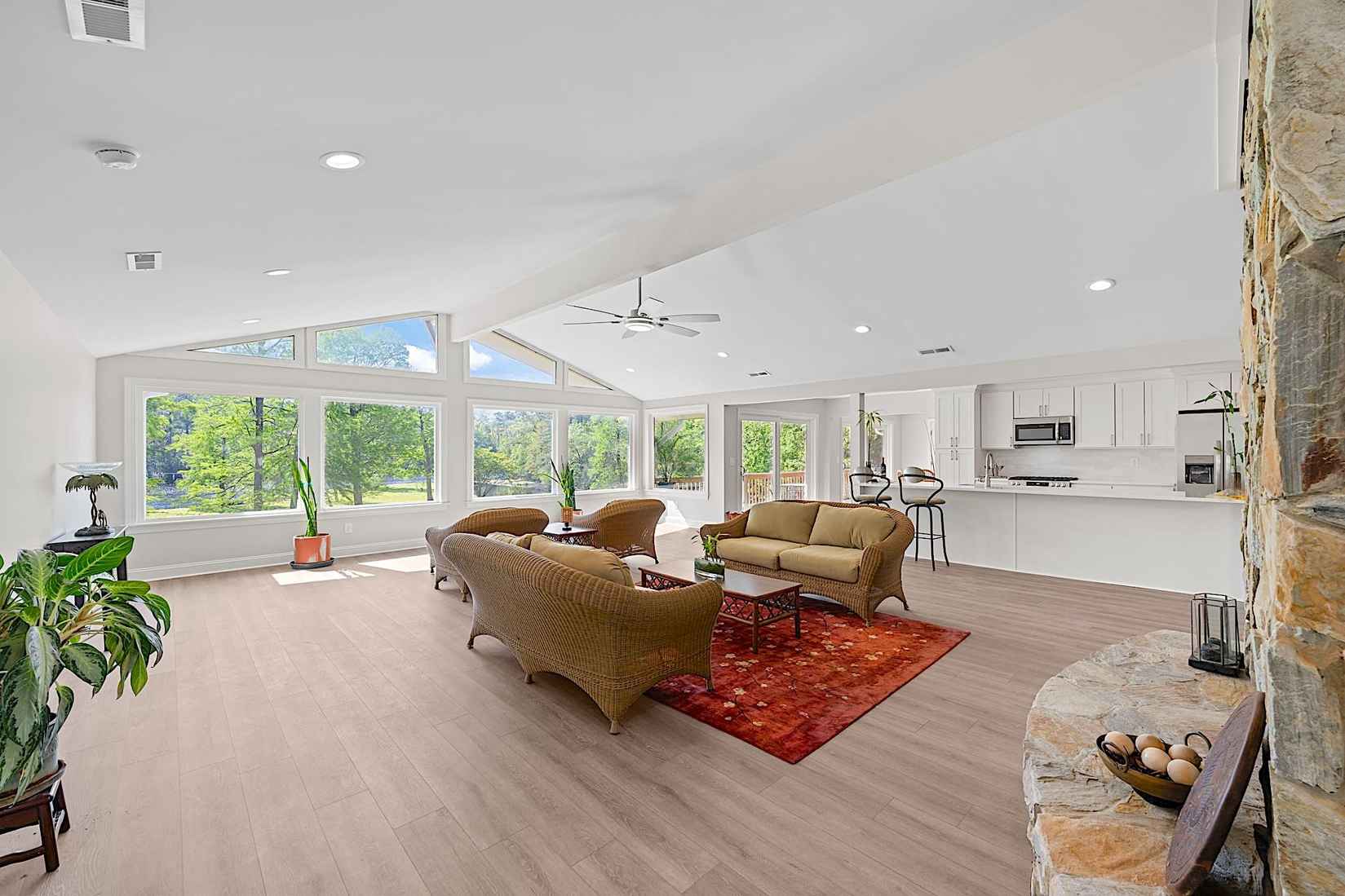 244 Shoreline Dr  