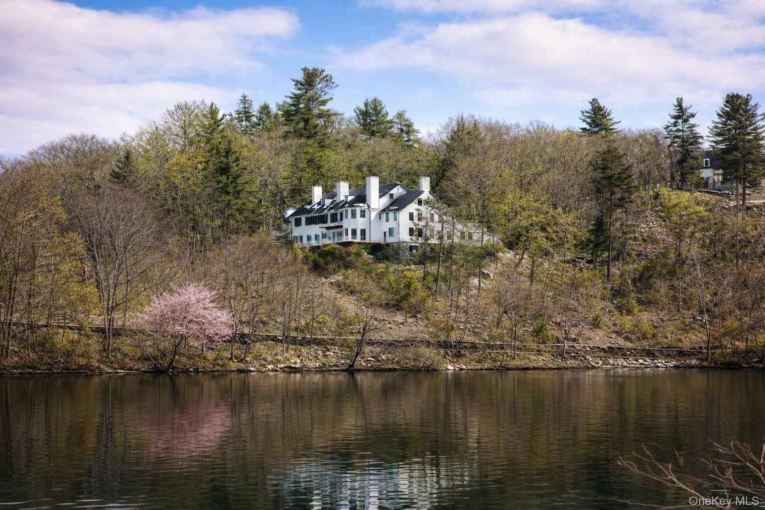 225 E Lake Rd  