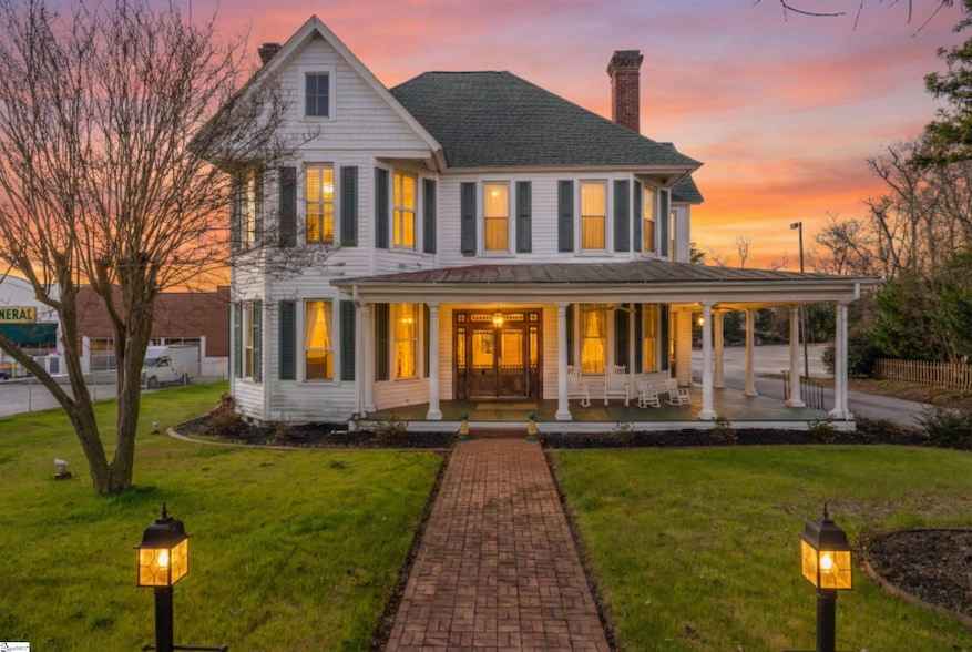208 S Main St  