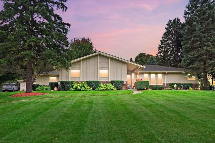 N8W27287 Woodridge Ln  