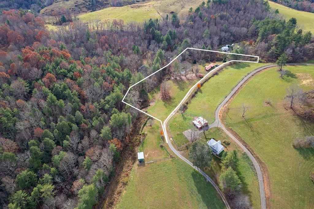 301 Carnation Ln  