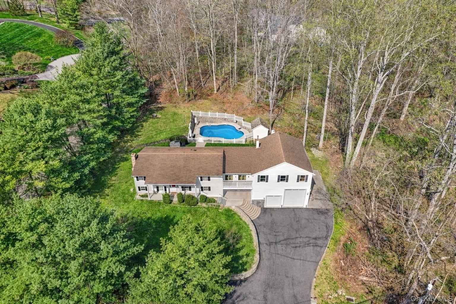 4 Stuart Ln  