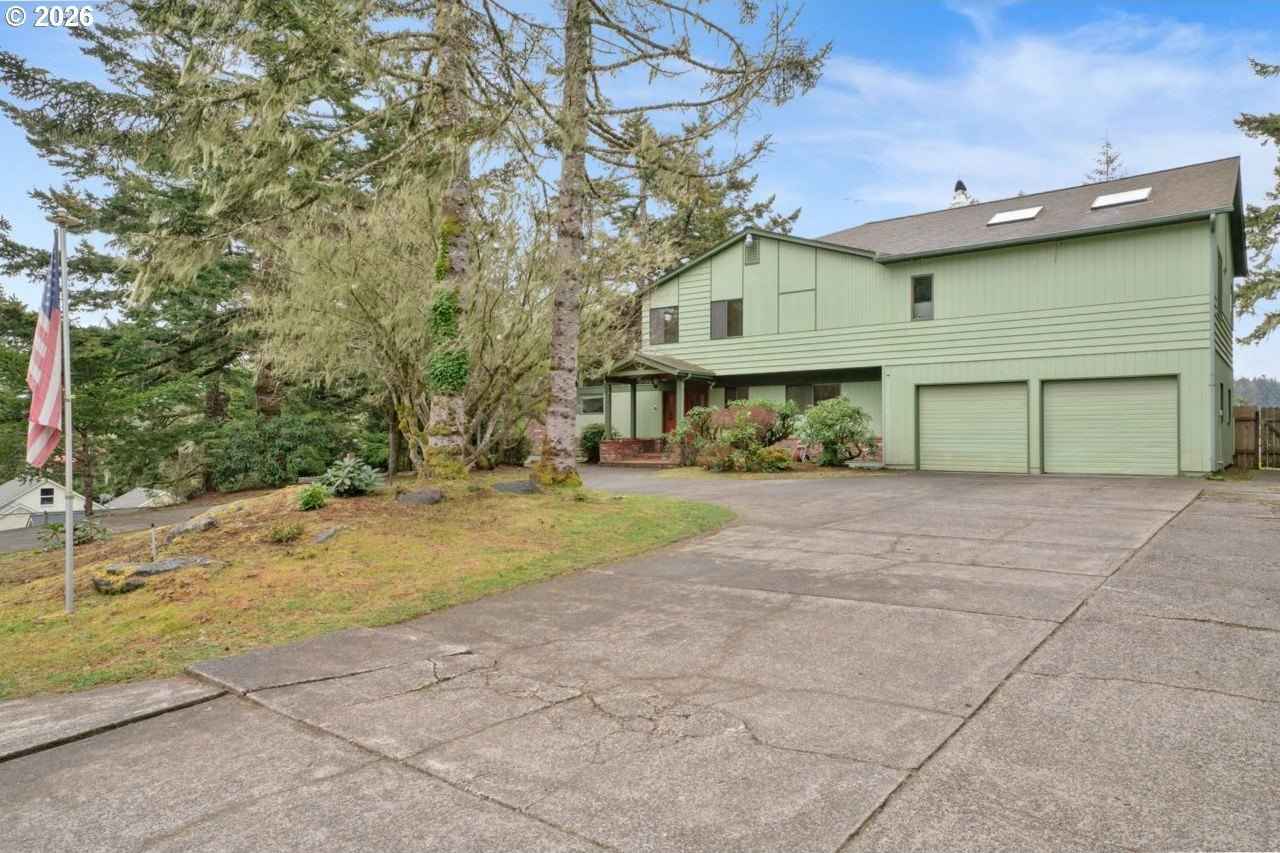 833 Rhododendron Dr  