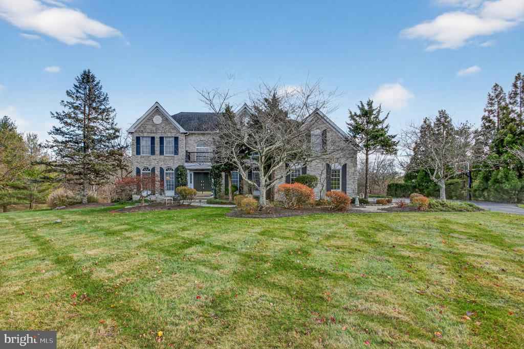 62 Woodside Ln  