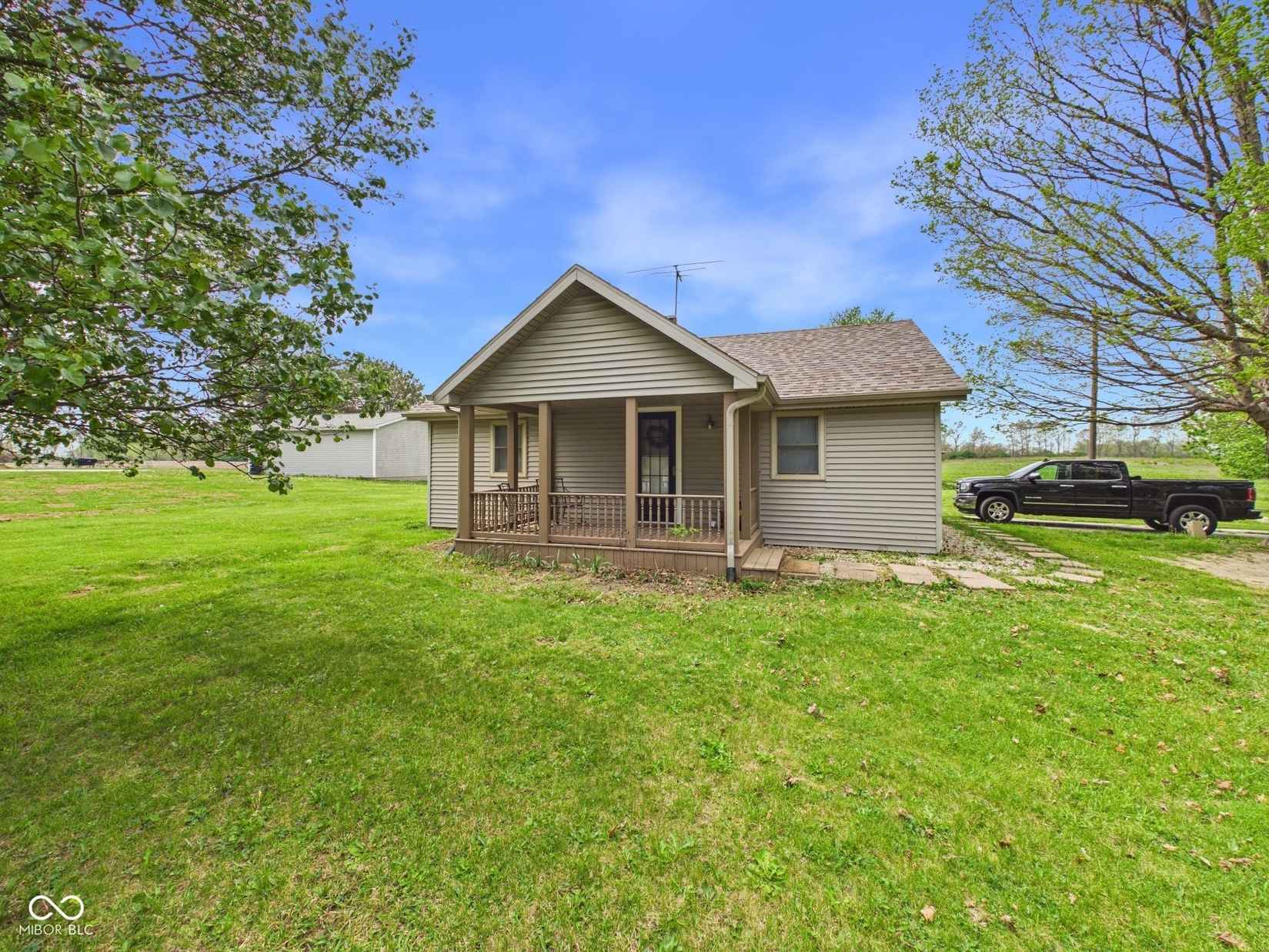 9211 S Us Hwy 35  