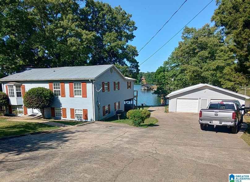 515 E Lake Hl Dr  