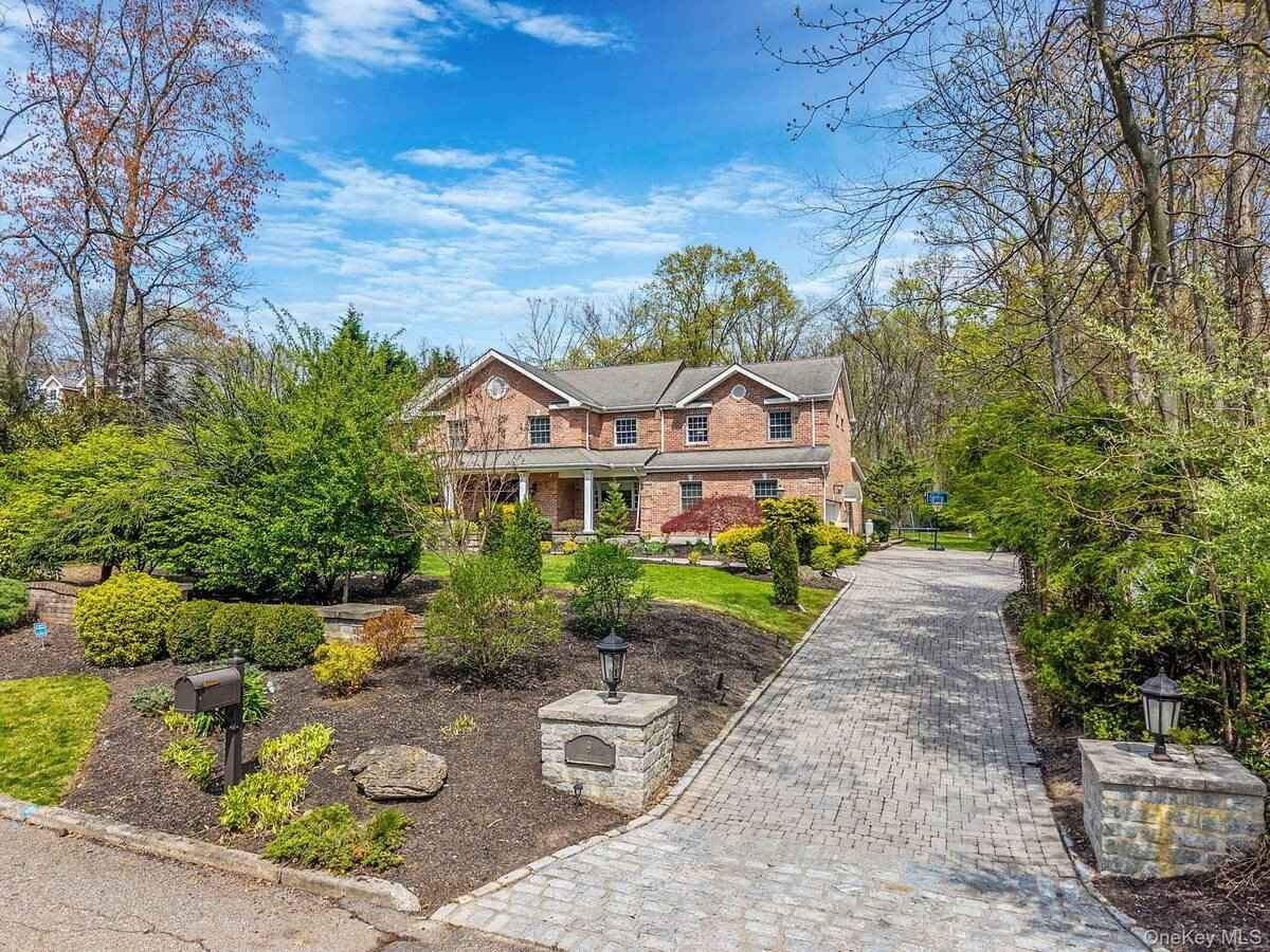 9 Arista Ct  