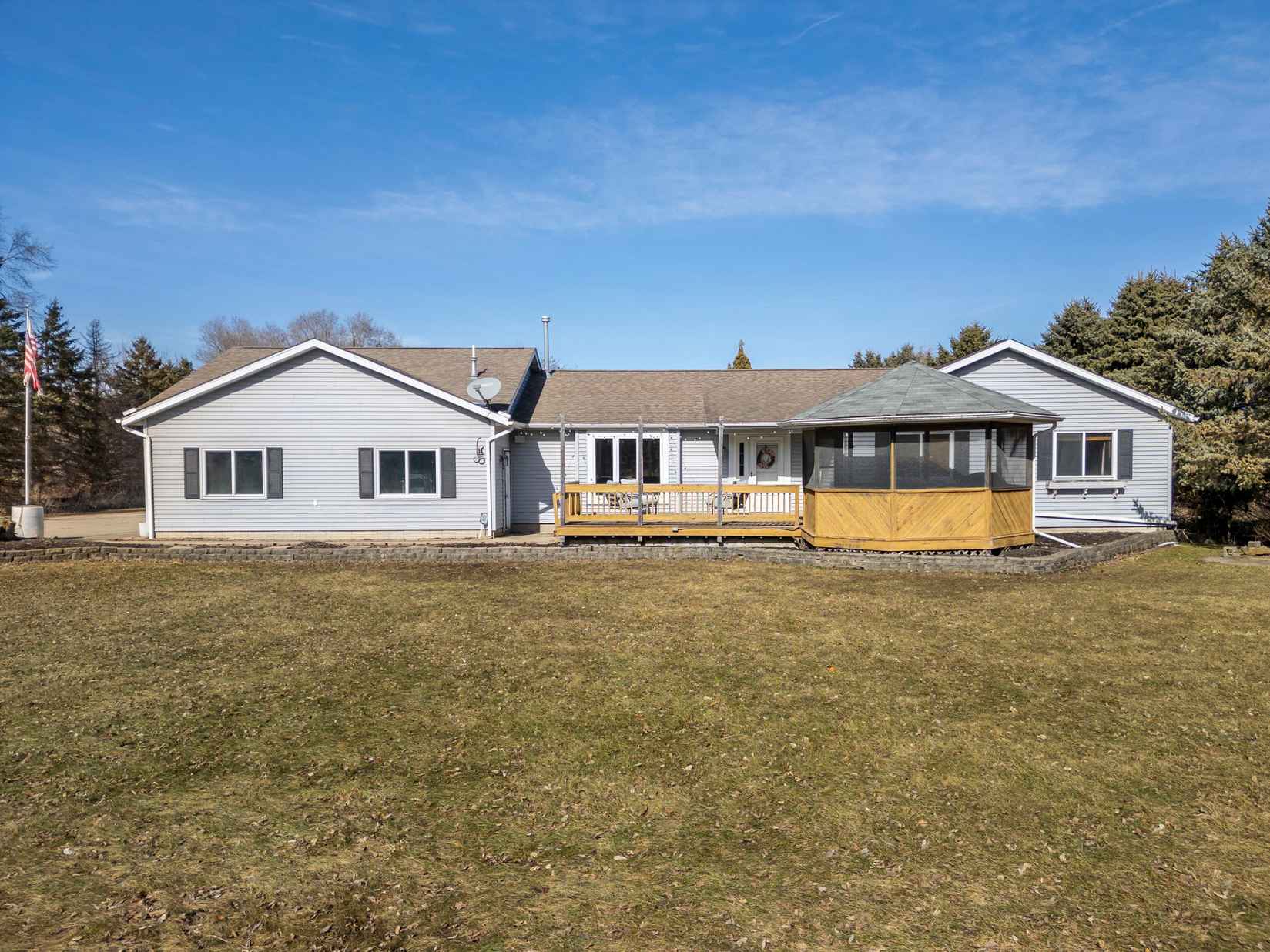 2037 12th NE  