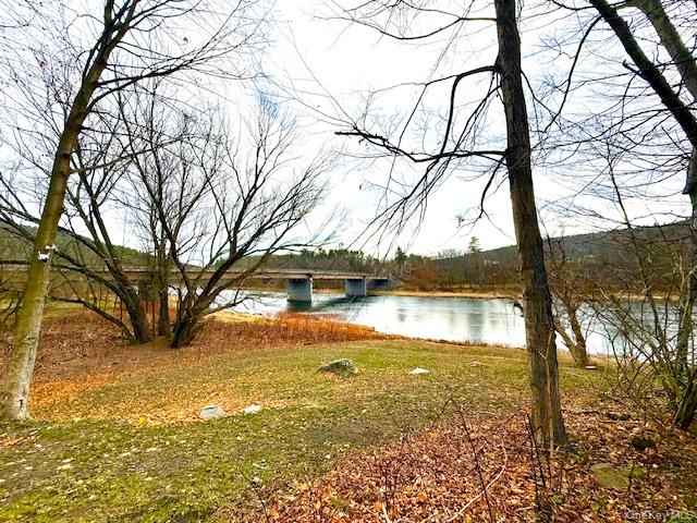 8 River Rd  