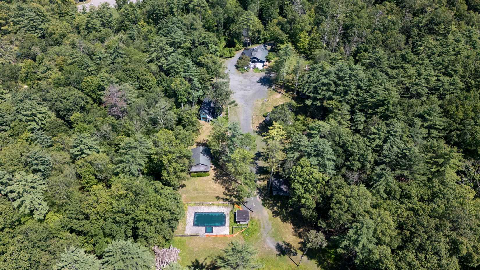 20 Country Club Ln  