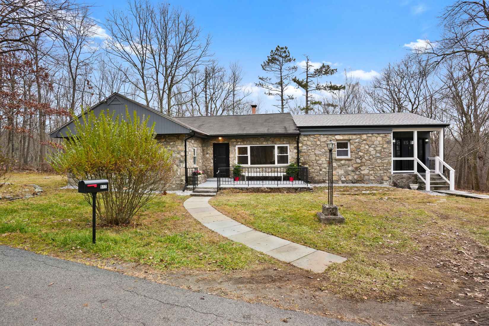 517 E Mountain Road N 515-517  
