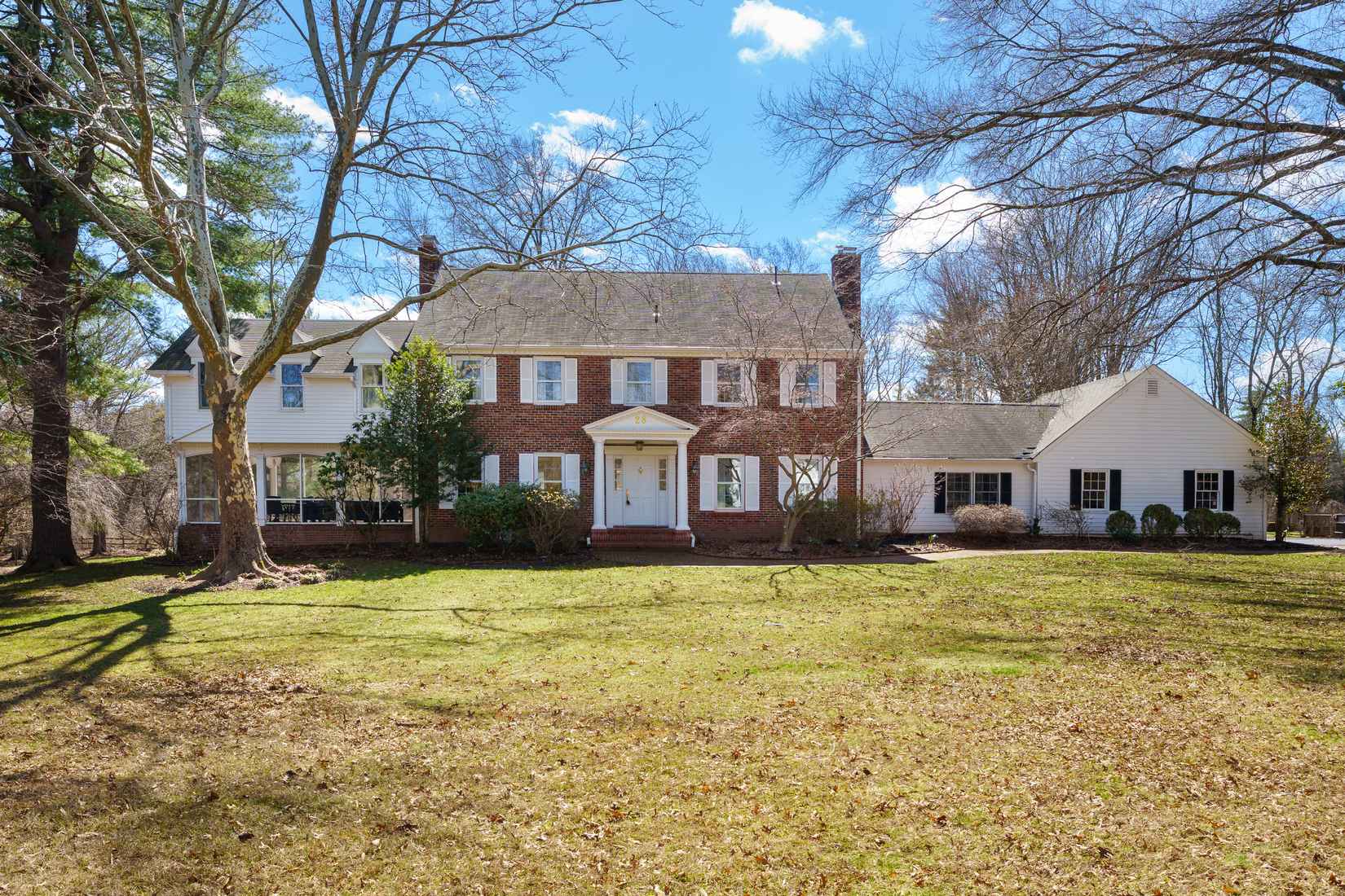 28 Talbot Ln  