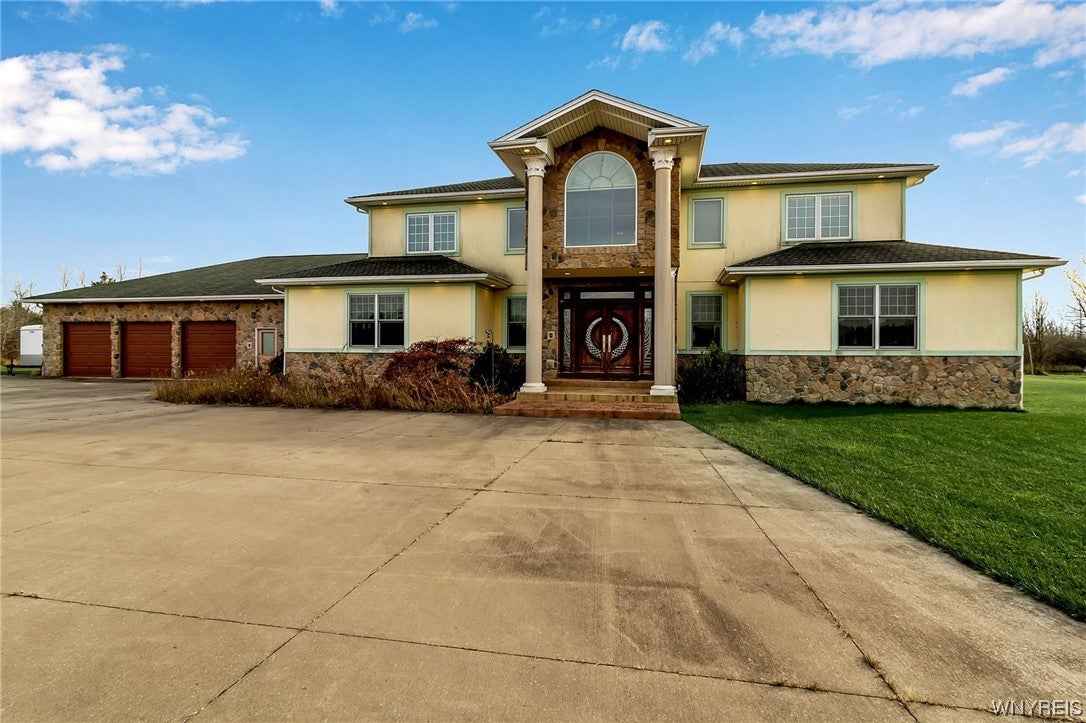 581 Blossom Rd W  
