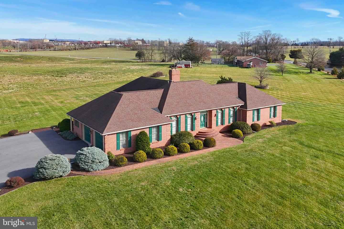 1015 Buchanan Trl East  