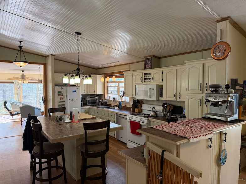 195 Lenny Rd  