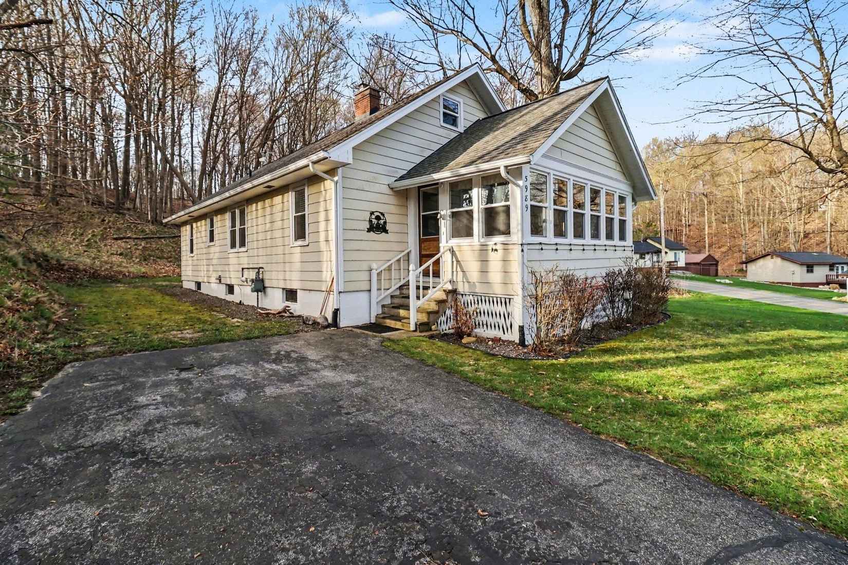 5989 Barnhart Rd  