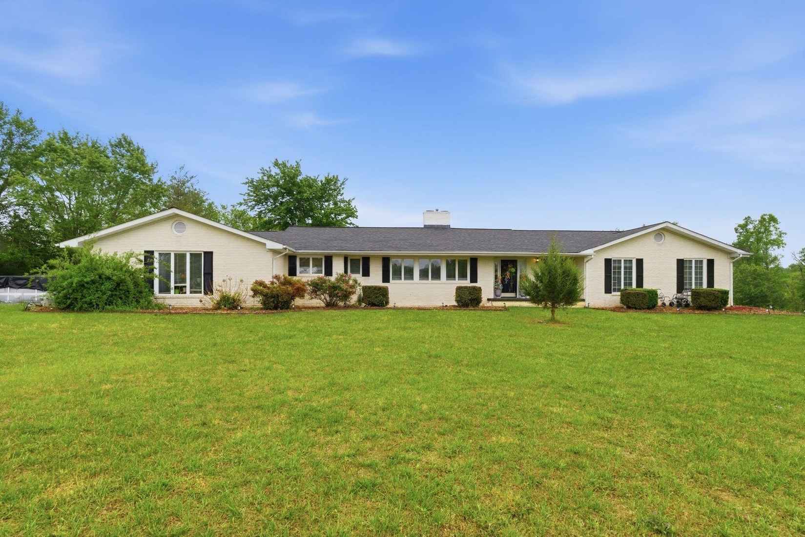 10949 10951 E Laurel Rd  