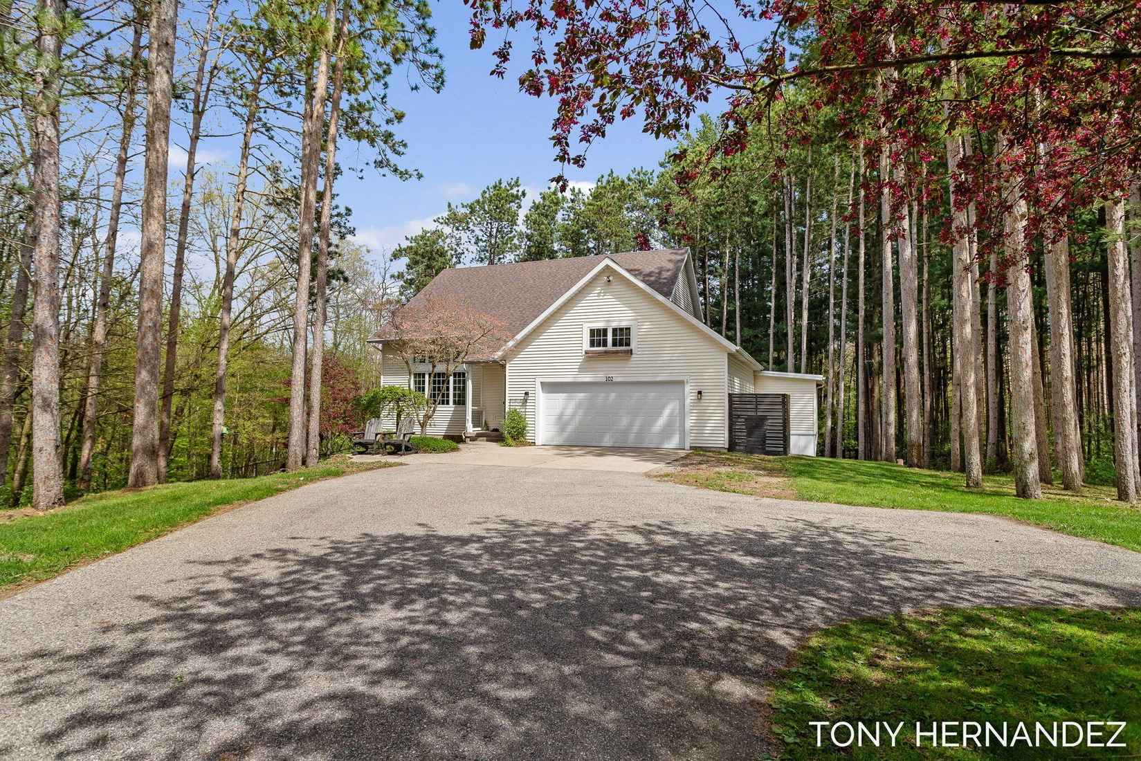 102 Sagamore Trl  