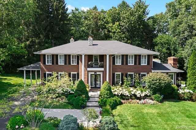 5392 Hidden Pnes Dr  