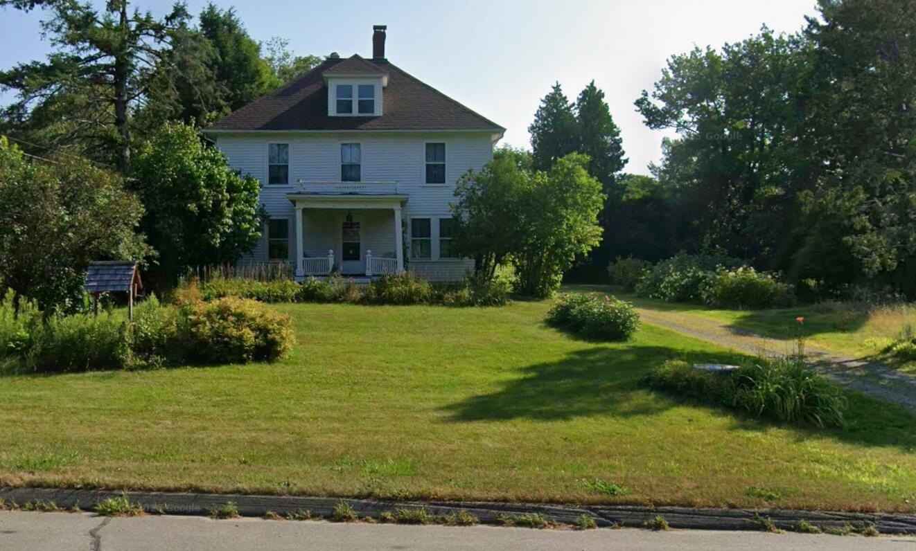 1350 Main Rd  