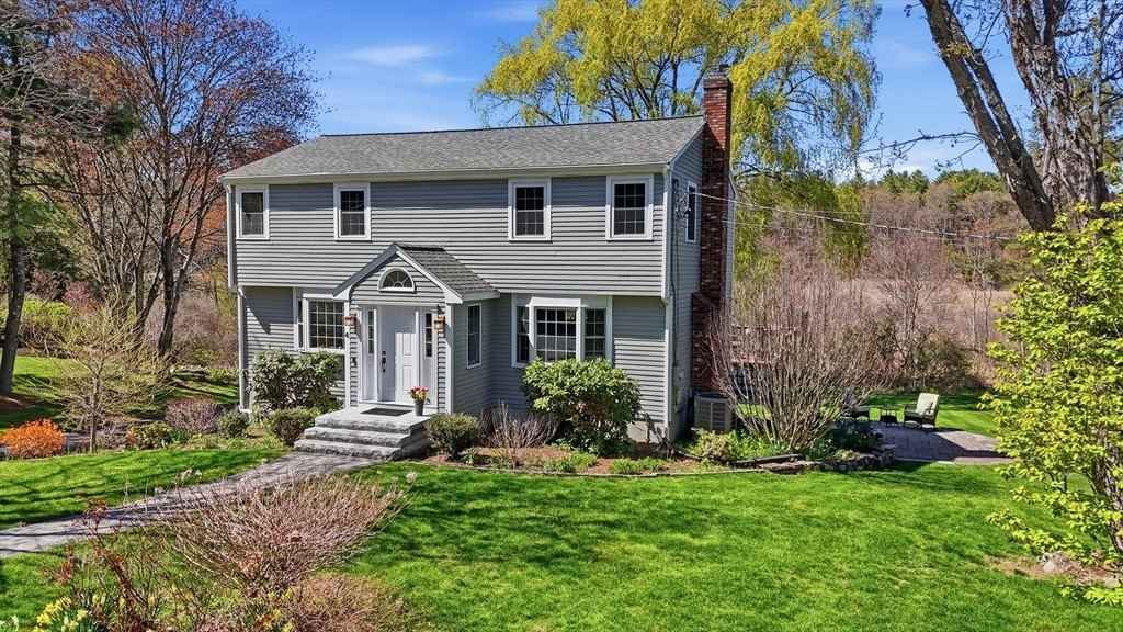 4 Meadowbrook Rd  