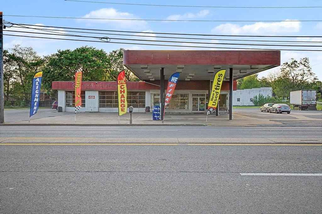 1079 N Main St  