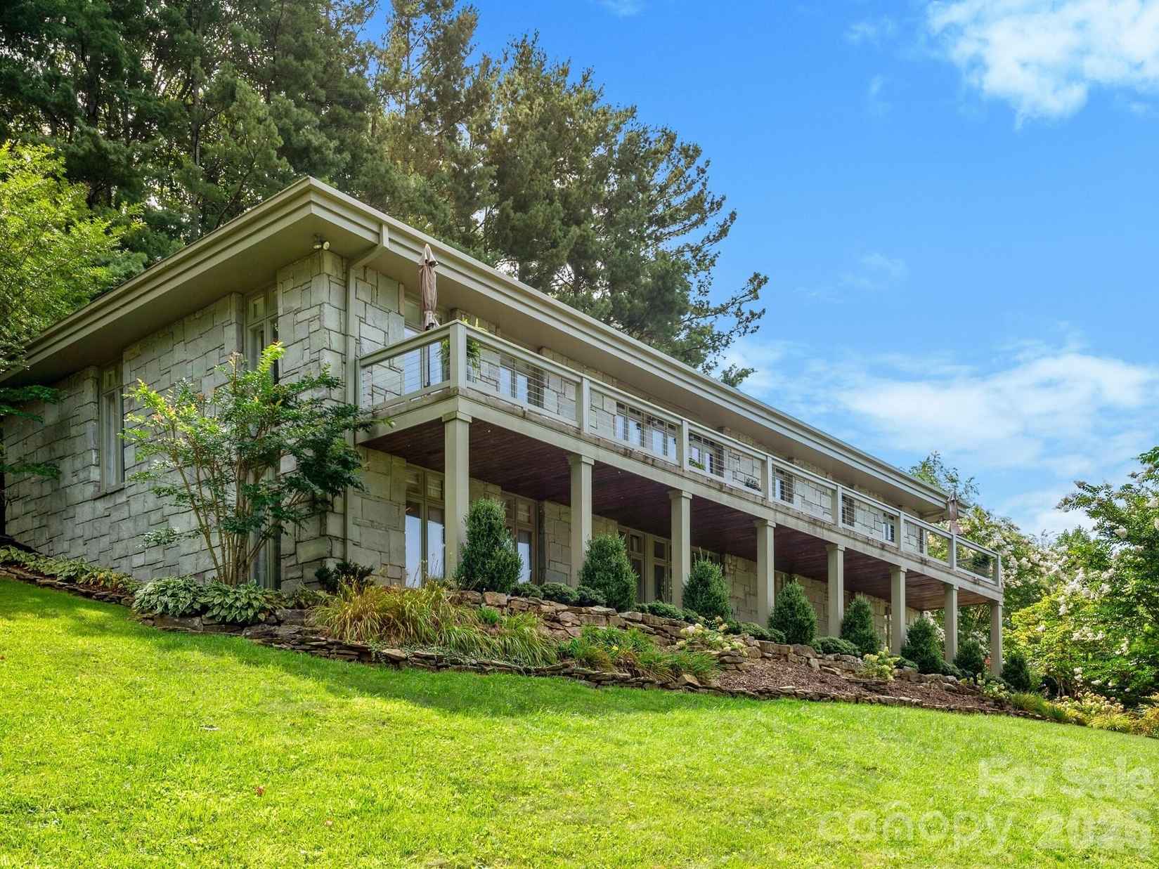 65 Crestwood Rd  