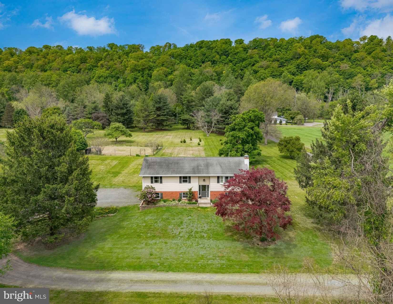 1 Cross Creek Ln  