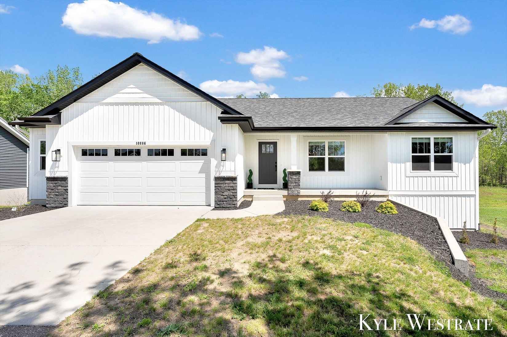 10886 Douglas Dr  