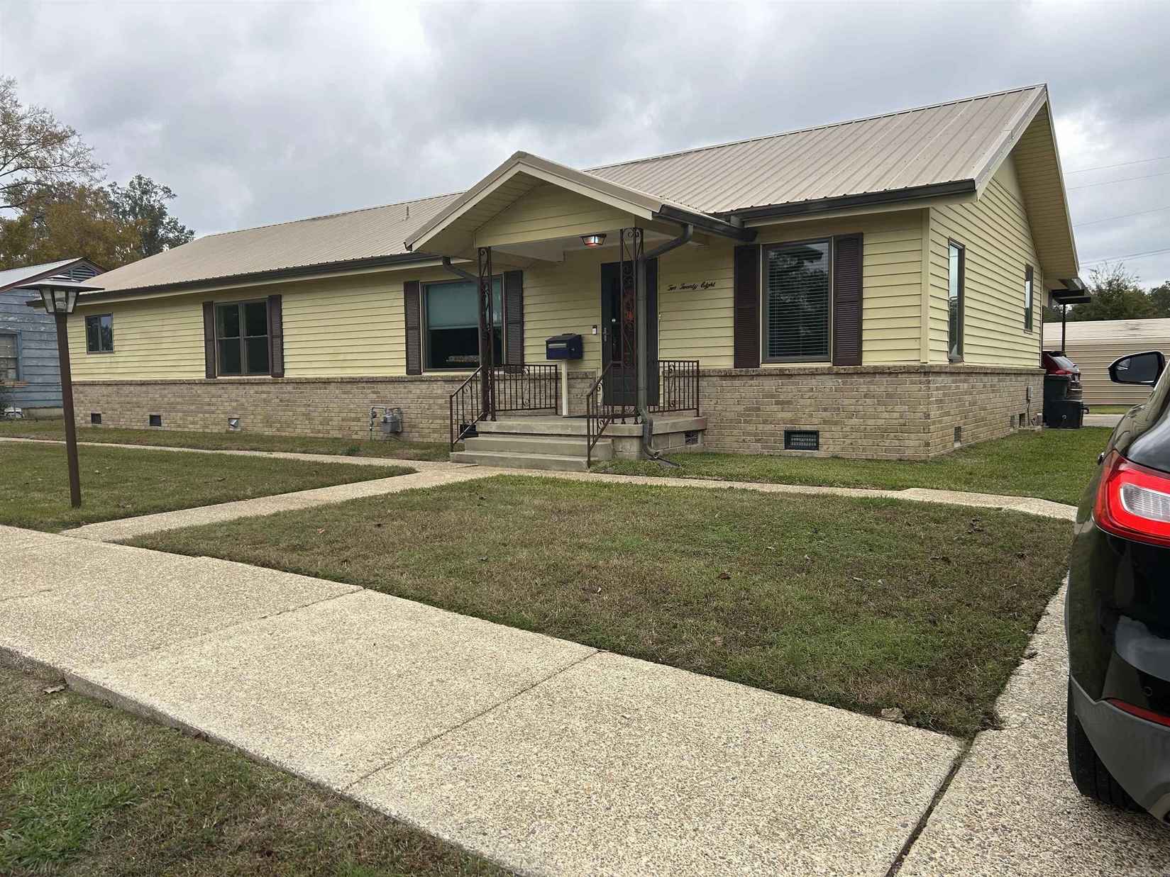 228 E Ingram  