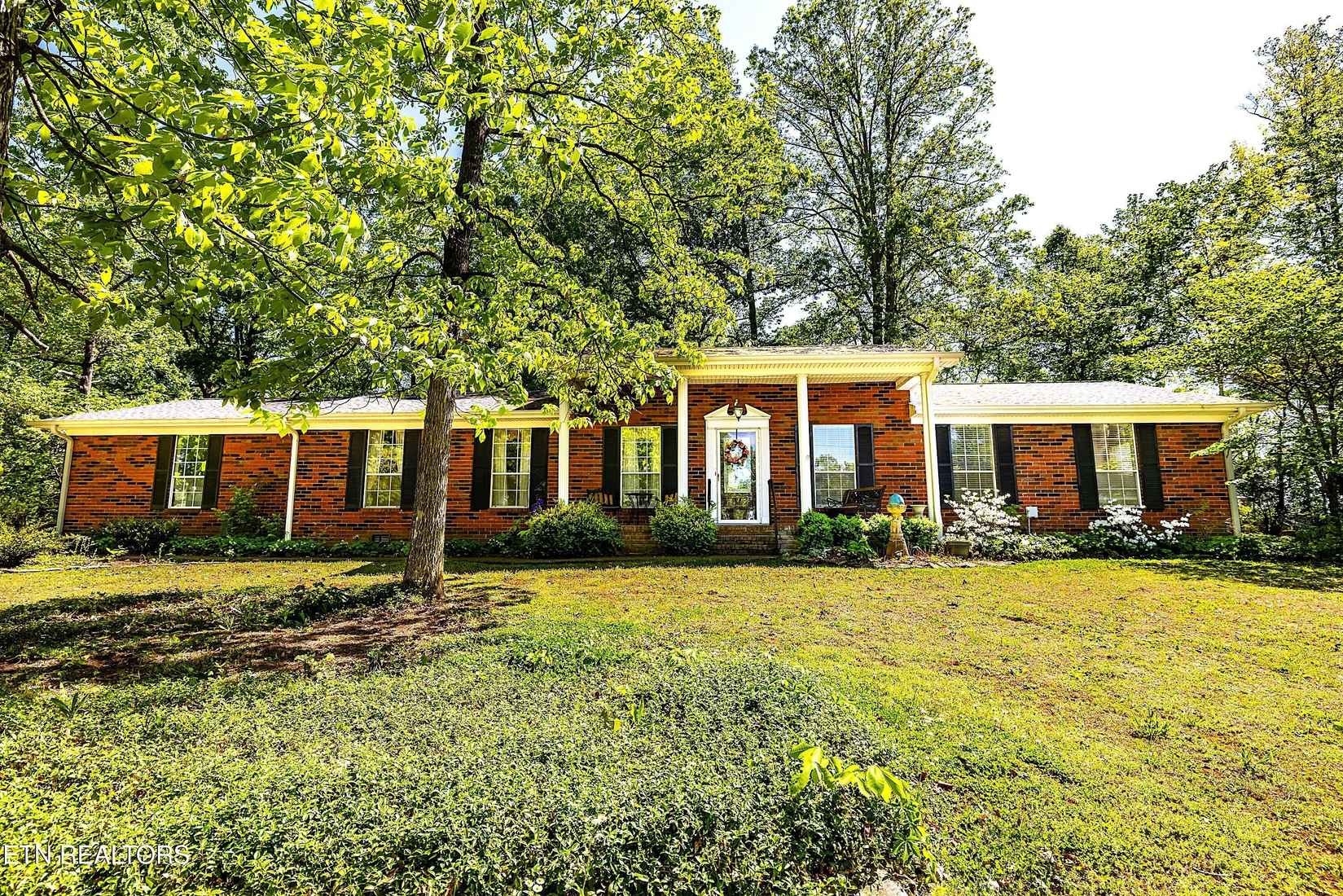 825 Greenwich Dr  