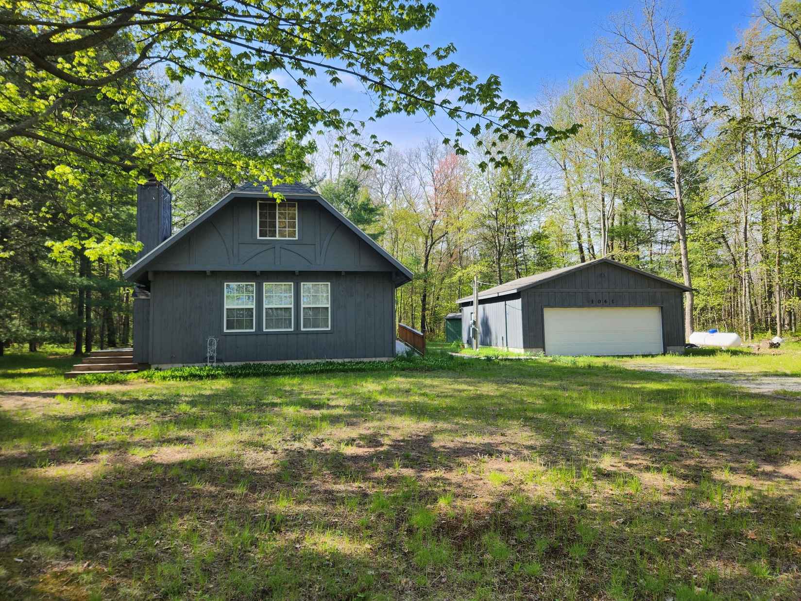 1041 Wolf Lake Dr  