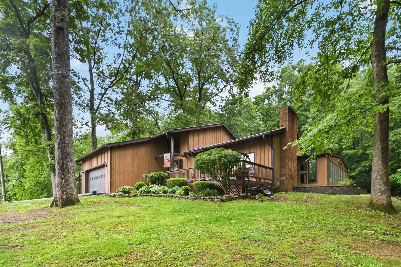 230 Whispering Oaks Dr  