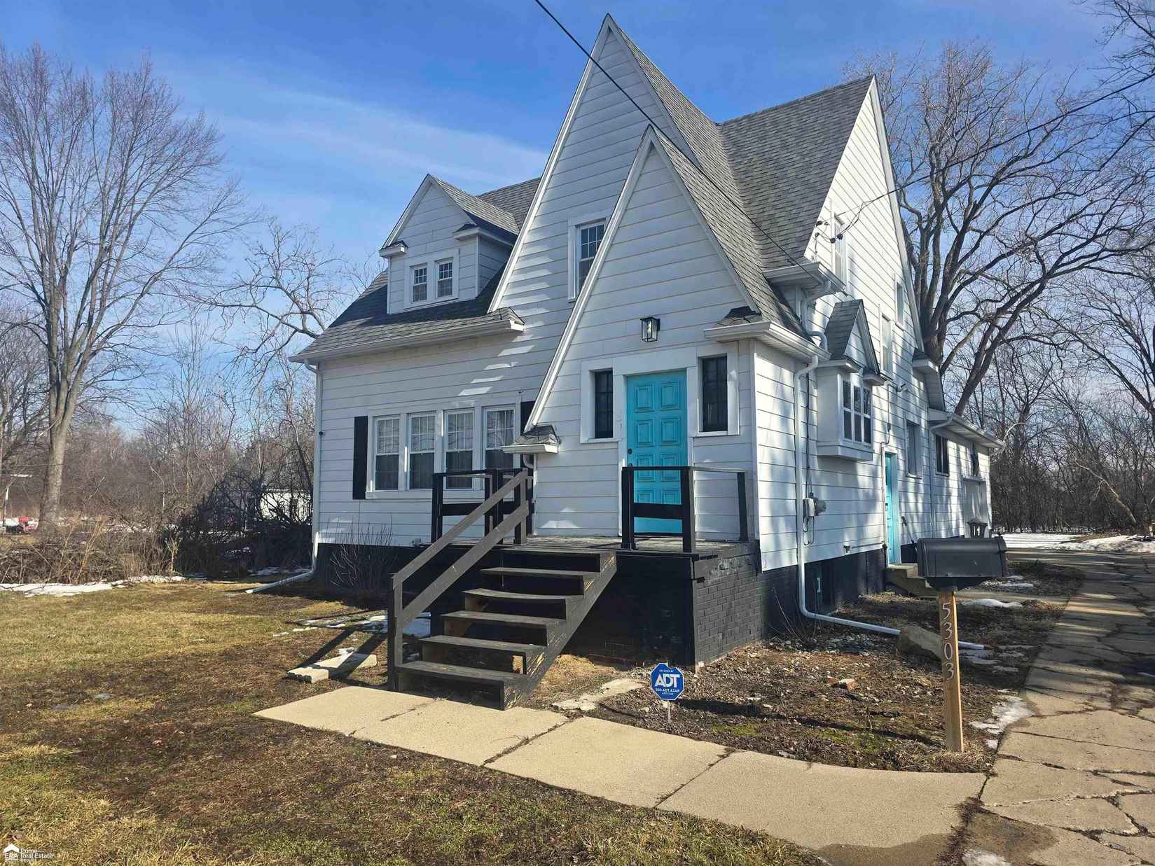 5303 Dixie 82  
