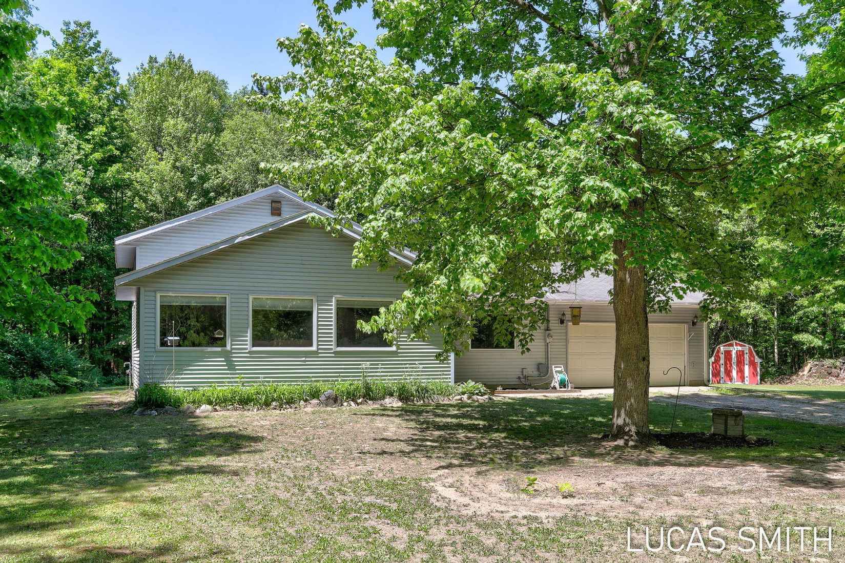 262 17 Mile Rd  