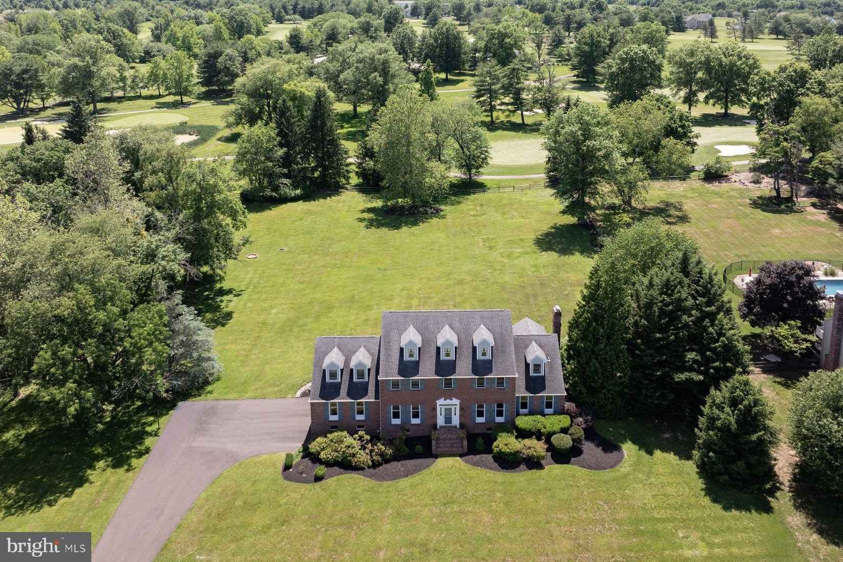 48 BOBBIE Dr  