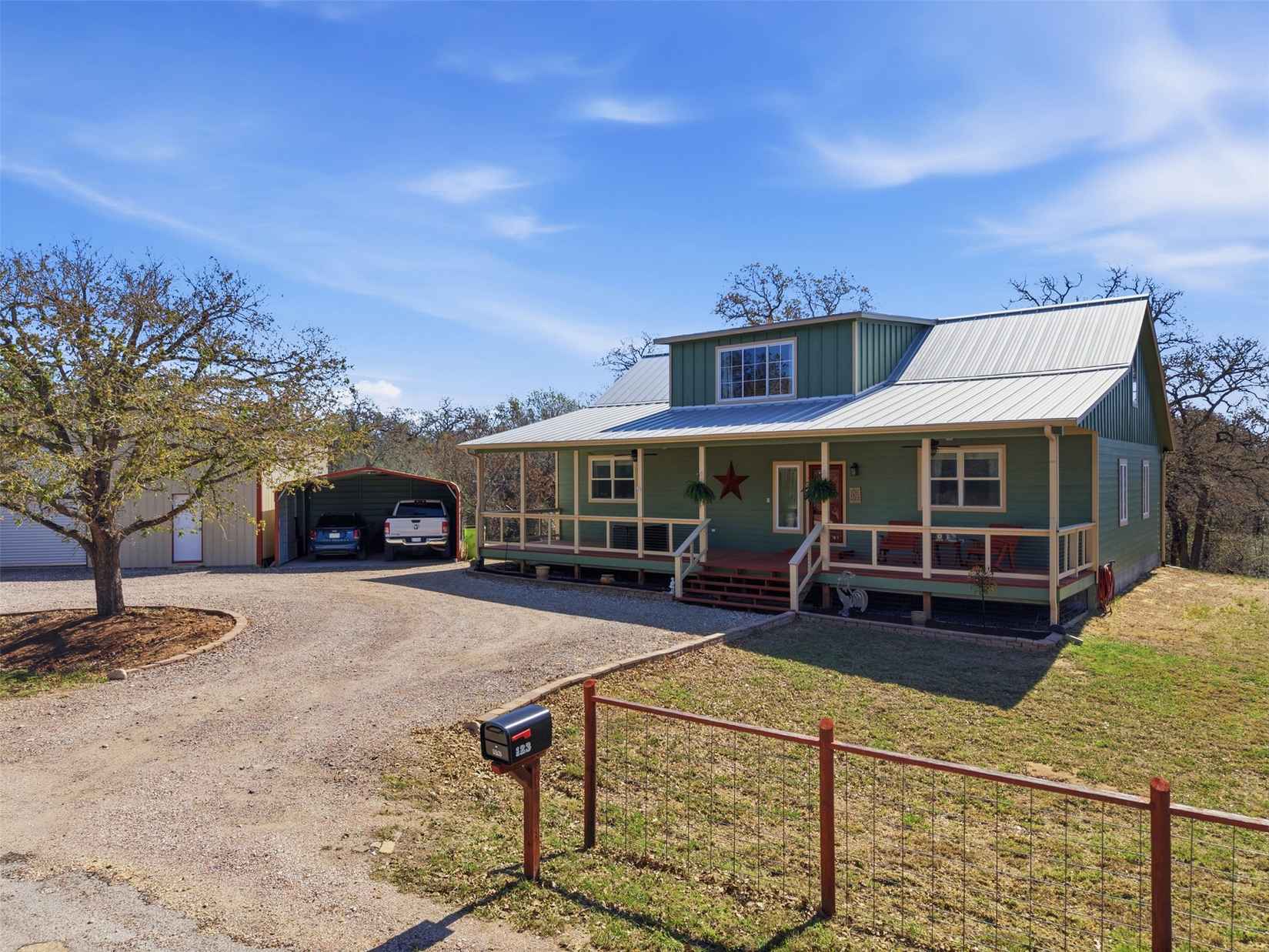 123 Meadowood Dr  