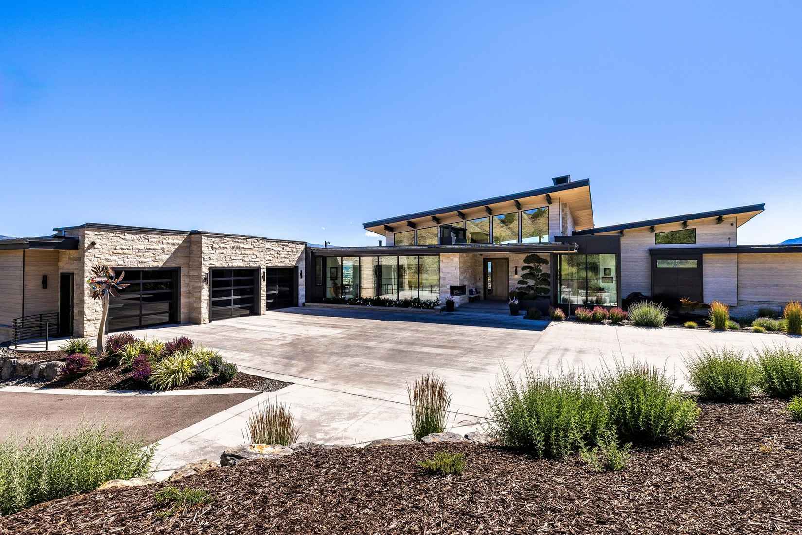 3246 E Horsehead Peak Ct  