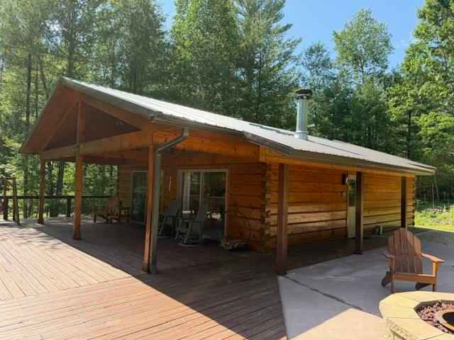N17046 GREENSTONE Dr  