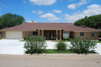 Farm and Ranch in Hill County, Texas