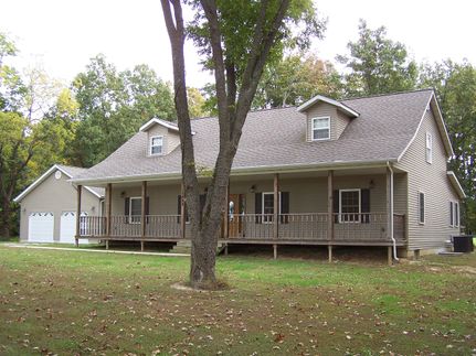 Farm and Ranch in Jefferson County, Illinois
