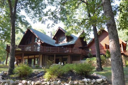 Farm and Ranch in Stone County, Missouri