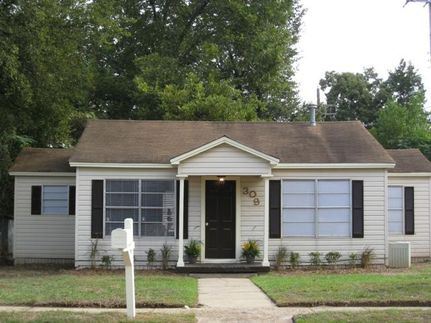 House in Titus County, Texas
