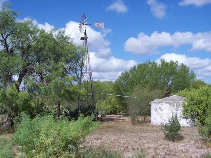 Farm and Ranch in Duval County, Texas