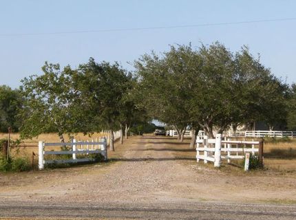 Farm and Ranch in Live Oak County, Texas