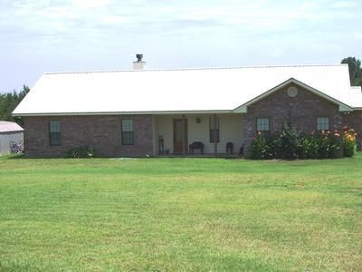 House in Titus County, Texas