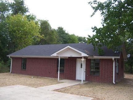 House in Titus County, Texas